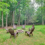 Tranquil Lake Wallenpaupack Home With Fire Pit!